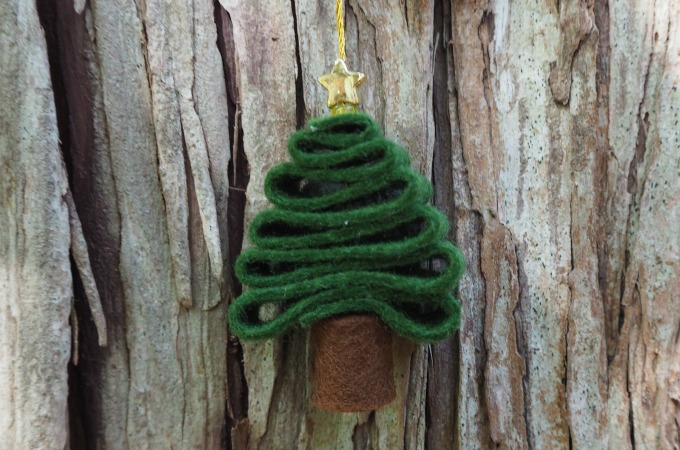  simple felt Christmas tree ornament 
