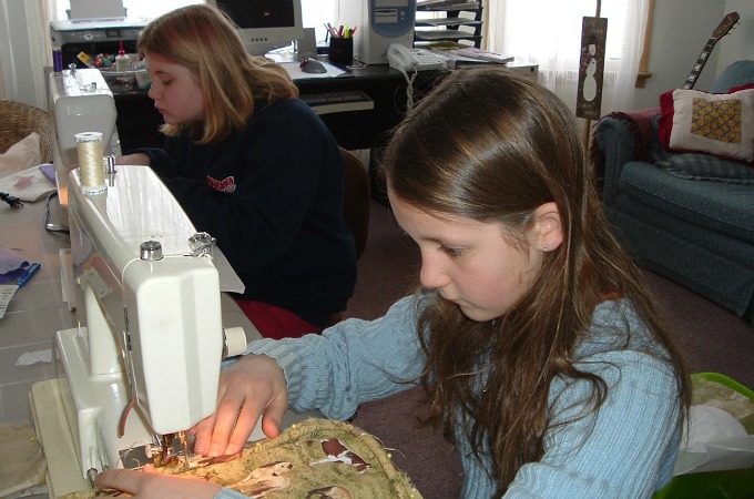 kids learning to sew 